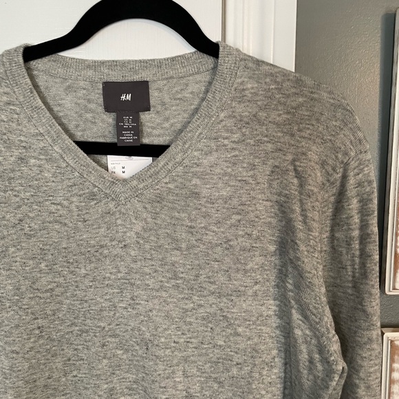 V-neck Basic Knit Sweater - Picture 2 of 6